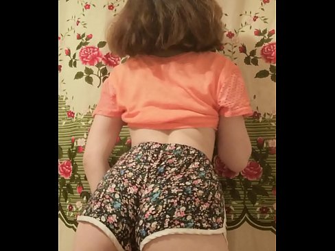 ❤️ Jovem sensual a despir os seus calções para a câmara ❤️❌ Porno real vídeo em nós ️❤
