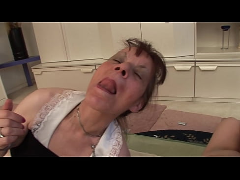 ❤️ Duas avós e um avô têm um ménage à trois ❤️❌ Porno real vídeo em nós ️❤