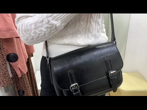 ❤️ Masturbação pública da jovem cadela FeralBerry com um dildo no provador ❤️❌ Porno real vídeo em nós ️❤