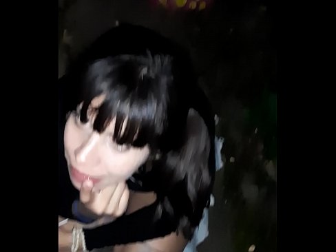 ❤️ Na rua, o pénis inchado em troca de doces ❤️❌ Porno real vídeo em nós ️❤